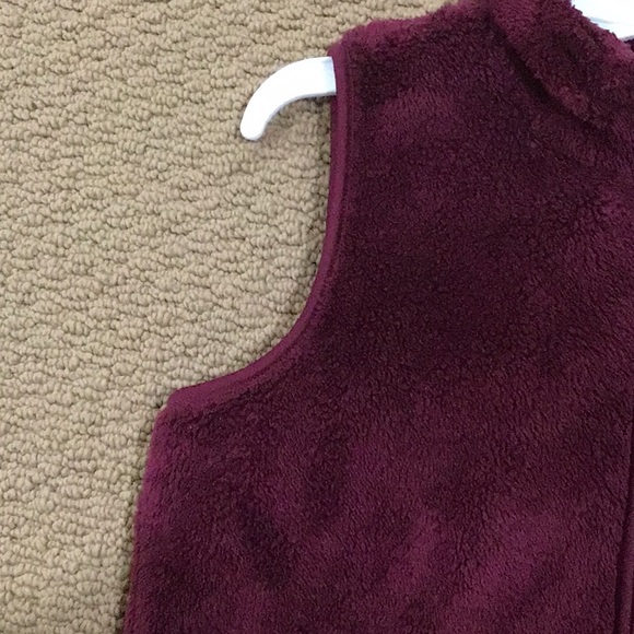 Old navy fuzzy vest for girls 10-12 size - Picture 4 of 5